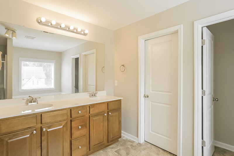 2,255/Mo, 3253 Willow Meadow Ln Douglasville, GA 30135 Main Bathroom View 5