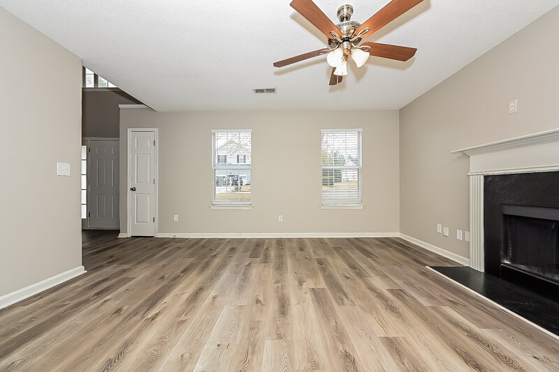 2,050/Mo, 5622 Glen Ridge Bend Lithonia, GA 30058 Living Room View 2