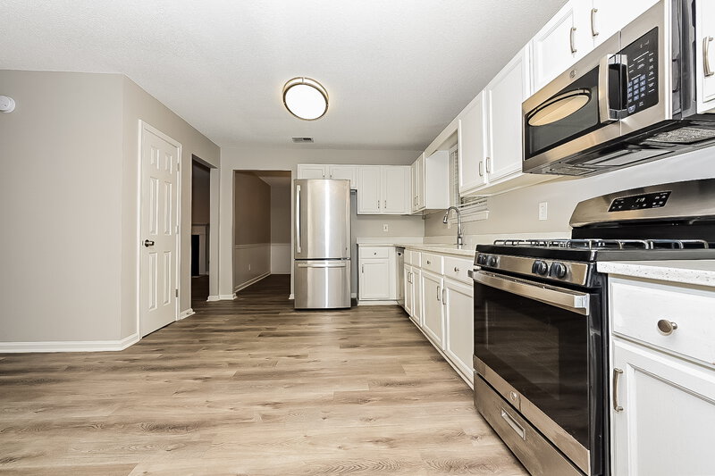 2,050/Mo, 5622 Glen Ridge Bend Lithonia, GA 30058 Kitchen View 2