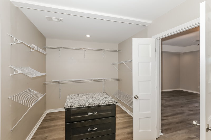 2,660/Mo, 4280 Savannah Dr Atlanta, GA 30349 Walk In Closet View