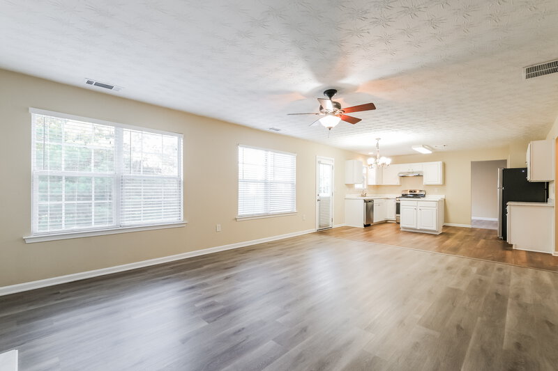 2,680/Mo, 4065 Crescent Walk Ln Suwanee, GA 30024 Living Room View 2