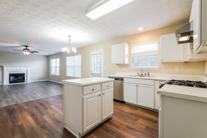 2,680/Mo, 4065 Crescent Walk Ln Suwanee, GA 30024 Kitchen View