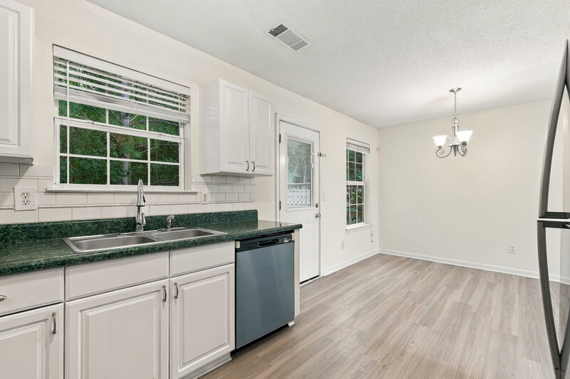 0/Mo, 3765 Crowned Eagle Douglasville, GA 30135 Kitchen View