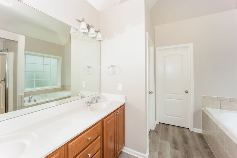 2,775/Mo, 530 Millbrook Village Dr Tyrone, GA 30290 Main Bathroom View