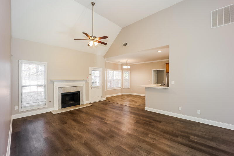 0/Mo, 17 Westhill Dr Newnan, GA 30265 Living Room View 2