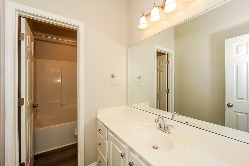 0/Mo, 17 Westhill Dr Newnan, GA 30265 Bathroom View