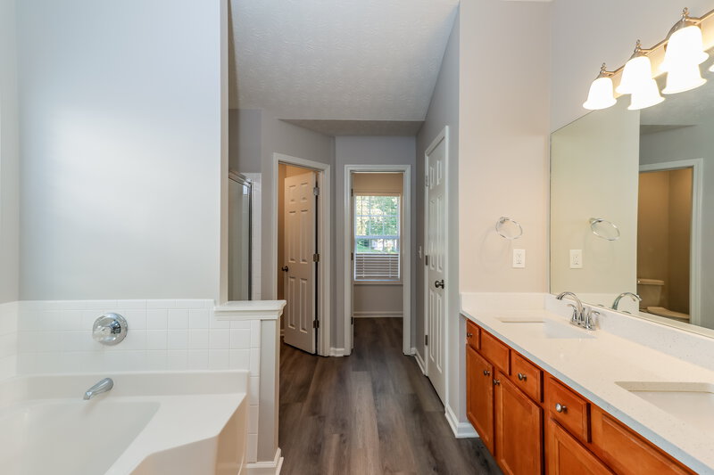 2,305/Mo, 740 James Ridge Dr Lawrenceville, GA 30045 Main Bathroom View