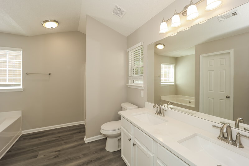 2,055/Mo, 116 Preserve Dr Newnan, GA 30263 Main Bathroom View
