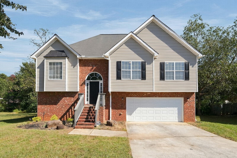 3 Bedroom House – 175 Brandon Ridge Ct, Riverdale, GA 30274