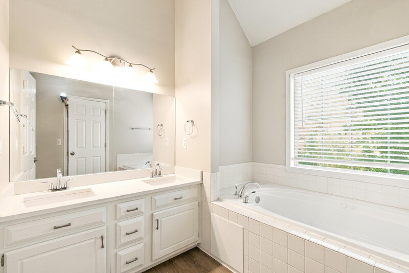 2,065/Mo, 175 Brandon Ridge Ct Riverdale, GA 30274 Primary Bathroom View