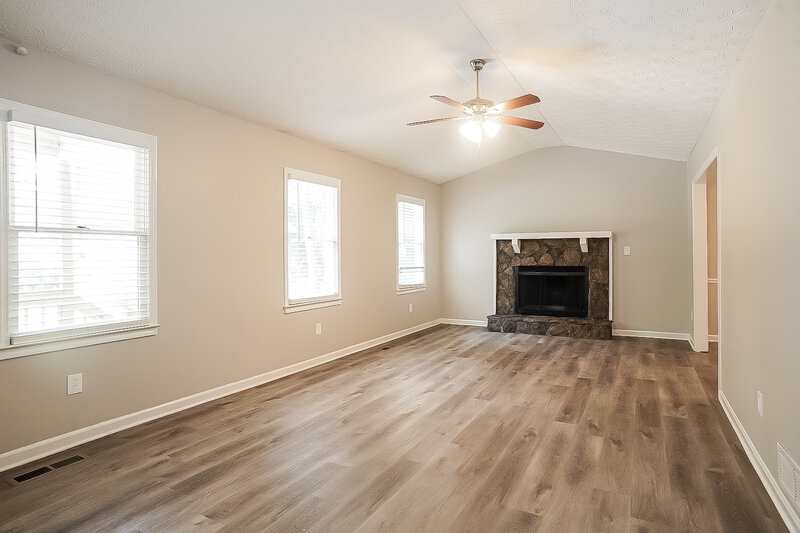 1,940/Mo, 551 GREGORY MANOR DR SW Smyrna, GA 30082 Living Room View 2