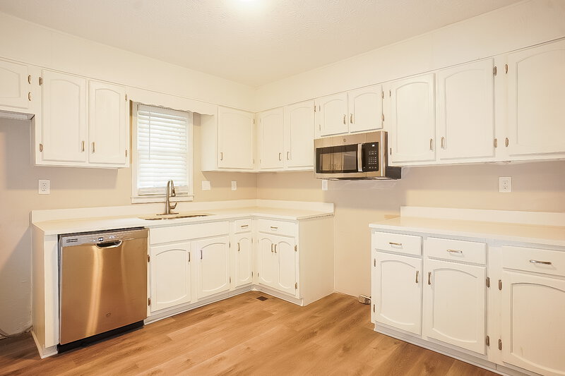 1,940/Mo, 551 GREGORY MANOR DR SW Smyrna, GA 30082 Kitchen View