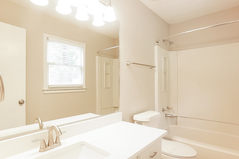 1,940/Mo, 551 GREGORY MANOR DR SW Smyrna, GA 30082 Main Bathroom View