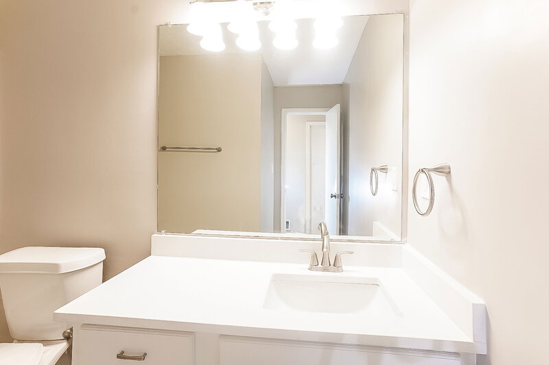 1,940/Mo, 551 GREGORY MANOR DR SW Smyrna, GA 30082 Bathroom View