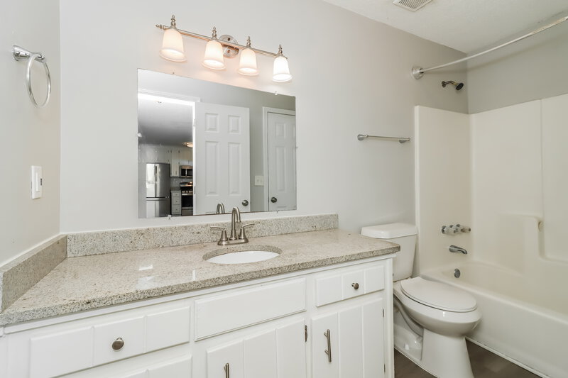 2,100/Mo, 565 Bells Ferry Pl Acworth, GA 30102 Main Bathroom View