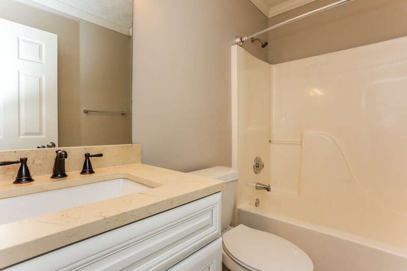 2,105/Mo, 12 Colonial Way Dallas, GA 30157 Bathroom View