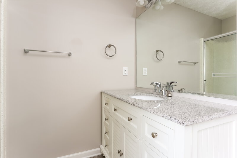 2,105/Mo, 12 Colonial Way Dallas, GA 30157 Bathroom View 2