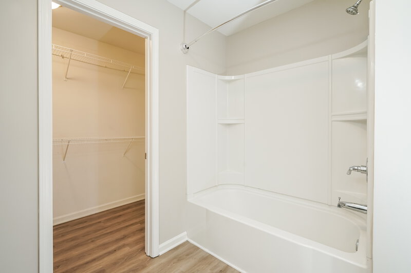 2,290/Mo, 4200 Stilwell Drive Rex, GA 30273 Main Bathroom View 2