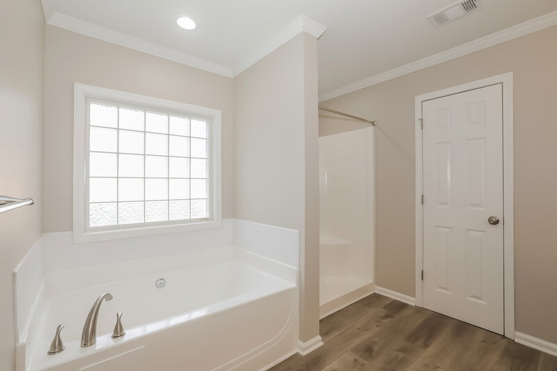 2,135/Mo, 25 Cindy Cir Covington, GA 30016 Main Bathroom View