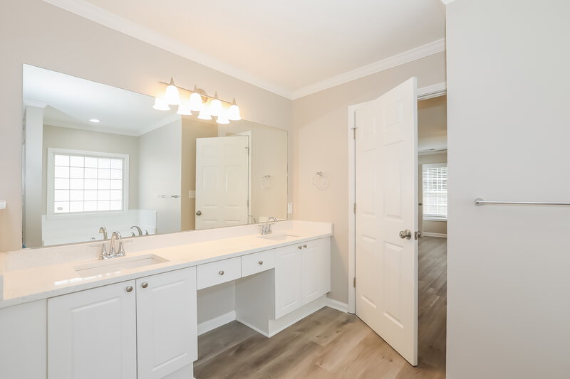 2,135/Mo, 25 Cindy Cir Covington, GA 30016 Main Bathroom View 2