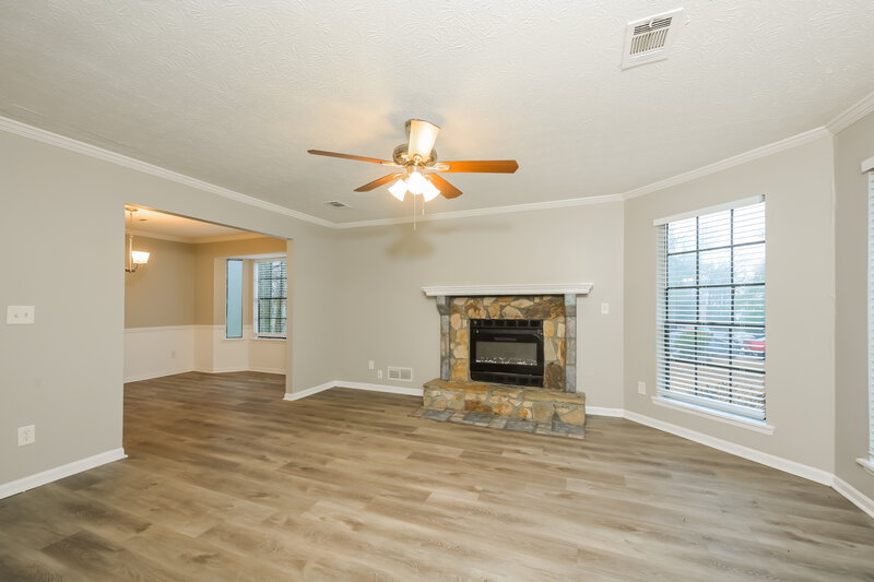 1,800/Mo, 1053 Mainstreet Lake Dr Stone Mountain, GA 30088 Living Room View