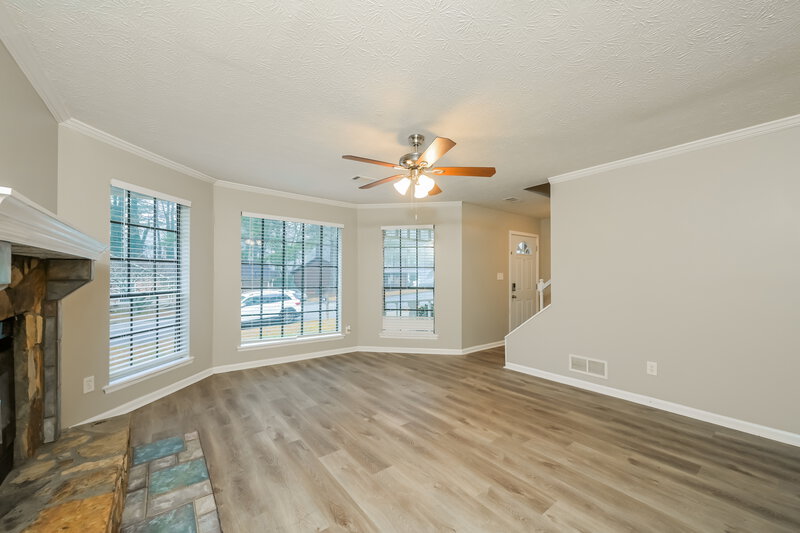 1,800/Mo, 1053 Mainstreet Lake Dr Stone Mountain, GA 30088 Living Room View 2