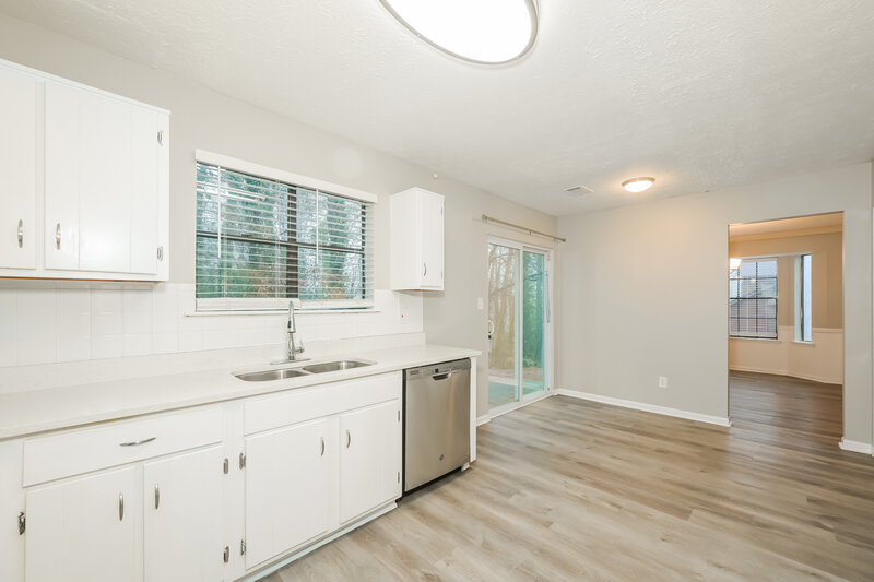 1,800/Mo, 1053 Mainstreet Lake Dr Stone Mountain, GA 30088 Kitchen View 2