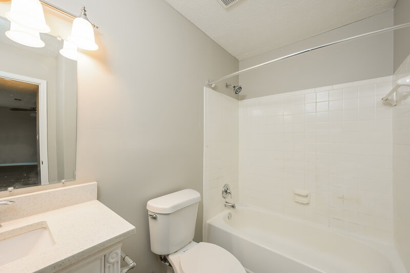 1,800/Mo, 1053 Mainstreet Lake Dr Stone Mountain, GA 30088 Main Bathroom View 2
