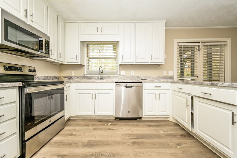 2,815/Mo, 120 Tanglewood Dr Fayetteville, GA 30214 Kitchen View