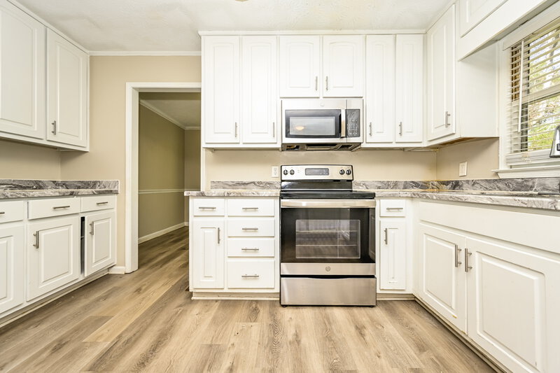 2,815/Mo, 120 Tanglewood Dr Fayetteville, GA 30214 Kitchen View 2