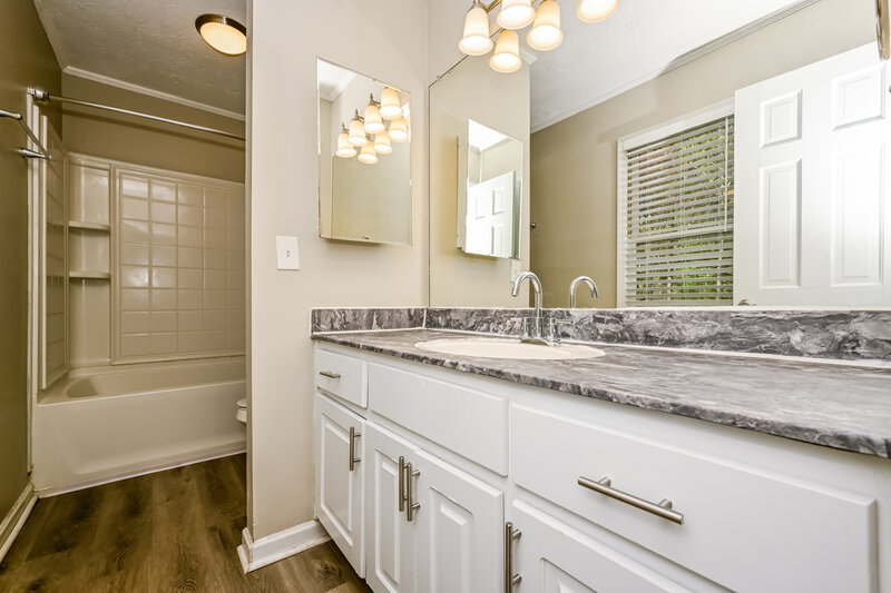 2,815/Mo, 120 Tanglewood Dr Fayetteville, GA 30214 Main Bathroom View 2
