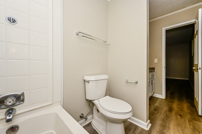 2,815/Mo, 120 Tanglewood Dr Fayetteville, GA 30214 Bathroom View