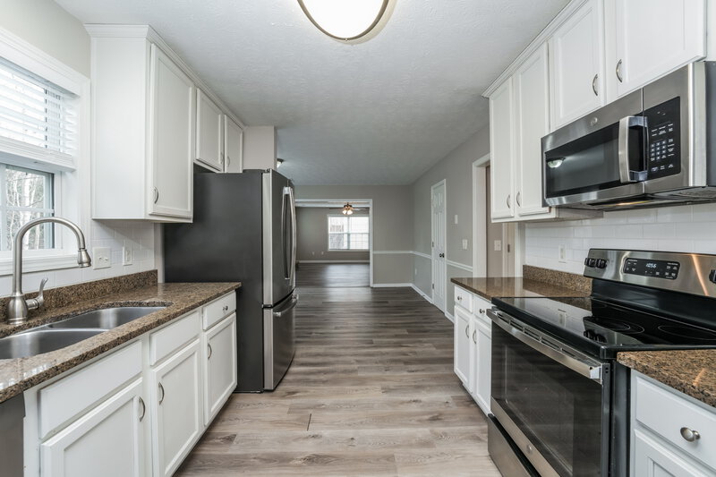 2,510/Mo, 3470 Garden Mist Cir Auburn, GA 30011 Kitchen View