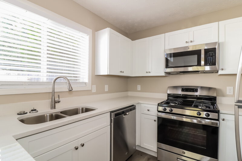 2,170/Mo, 615 Chantress Ct Milton, GA 30004 Kitchen View