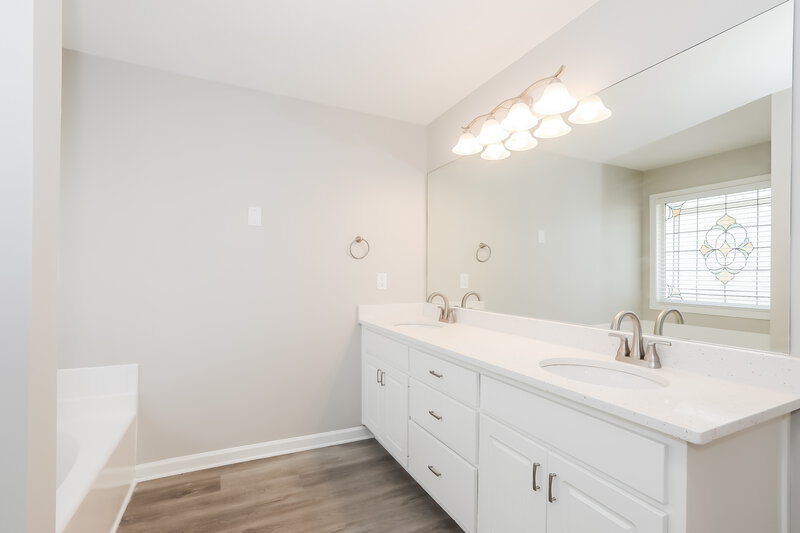 2,775/Mo, 972 Simon Park Cir Lawrenceville, GA 30045 Main Bathroom View 2