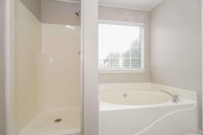 2,155/Mo, 4037 Rhinehart Ct Austell, GA 30106 Main Bathroom View