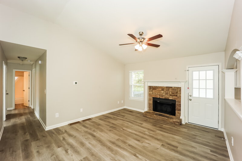 1,800/Mo, 575 Sycamore Dr Jonesboro, GA 30238 Living Room View