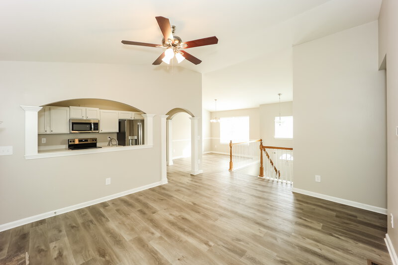 1,800/Mo, 575 Sycamore Dr Jonesboro, GA 30238 Living Room View 2