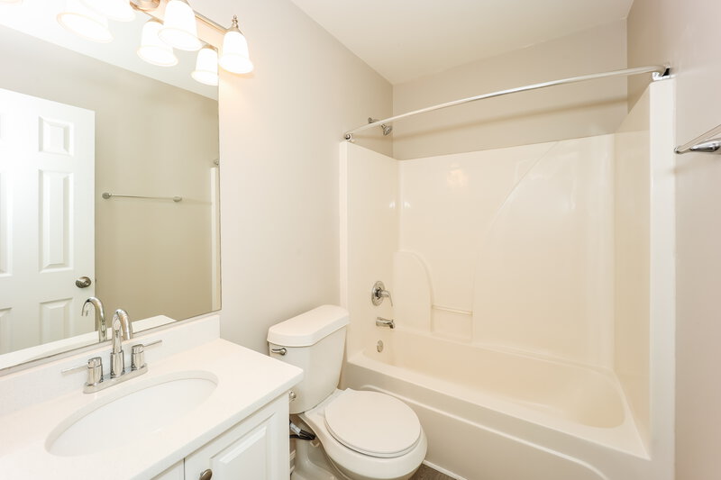 1,800/Mo, 575 Sycamore Dr Jonesboro, GA 30238 Bathroom View 2