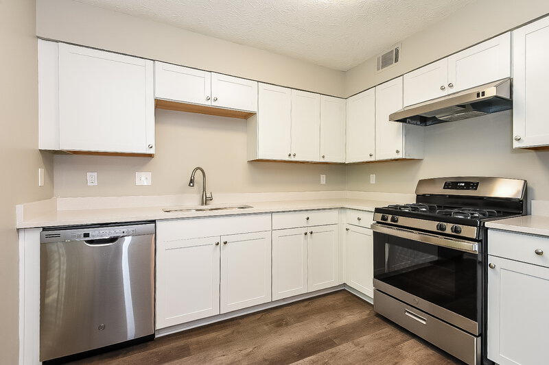 2,340/Mo, 6524 E Windsor Ln Norcross, GA 30093 Kitchen View