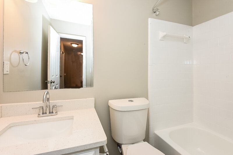 2,340/Mo, 6524 E Windsor Ln Norcross, GA 30093 Bathroom View