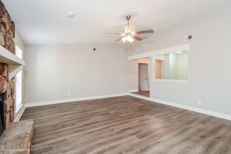 1,920/Mo, 3992 Dawn Dr NW Kennesaw, GA 30144 Living Room View 4