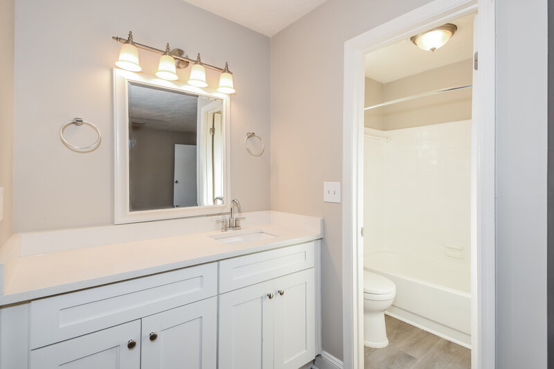 1,920/Mo, 3992 Dawn Dr NW Kennesaw, GA 30144 Main Bathroom View