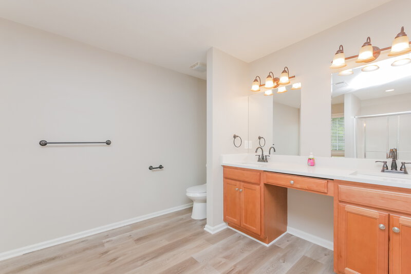 2,020/Mo, 103 Preserve Dr Newnan, GA 30263 Main Bathroom View