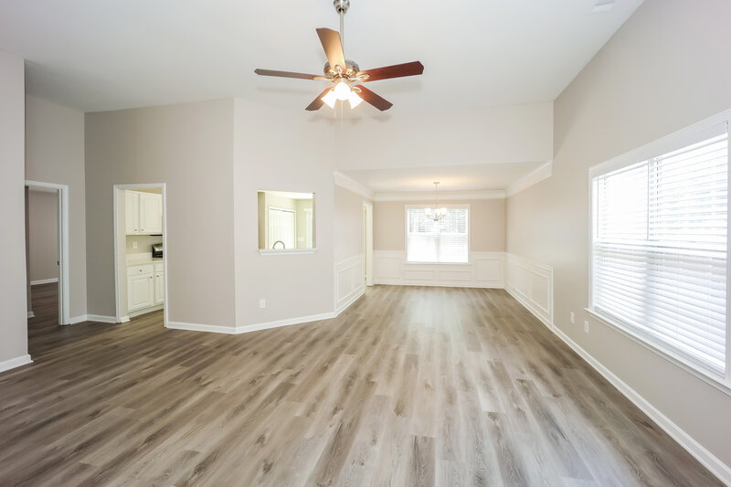 1,975/Mo, 40 Links Ct Newnan, GA 30265 Living Room View
