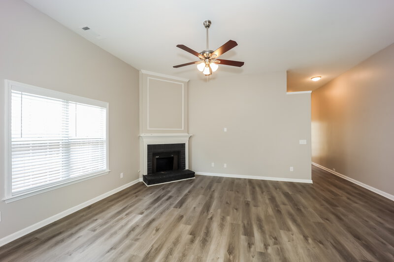 1,975/Mo, 40 Links Ct Newnan, GA 30265 Living Room View 2