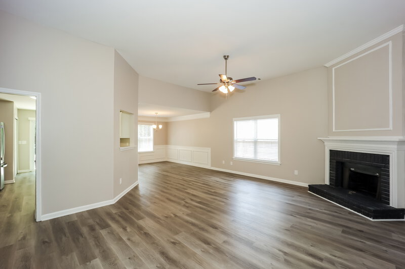 1,975/Mo, 40 Links Ct Newnan, GA 30265 Living Room View 3