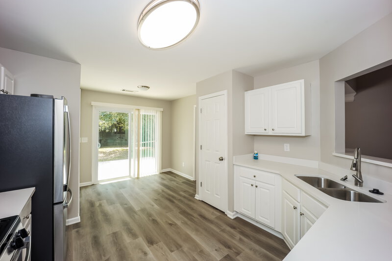 1,975/Mo, 40 Links Ct Newnan, GA 30265 Kitchen View 2