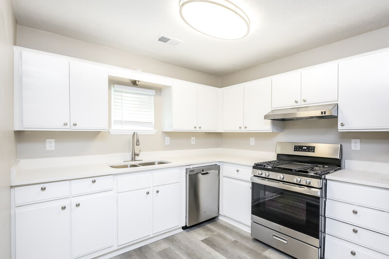 2,620/Mo, 5580 Mallard Trail Lithonia, GA 30058 Kitchen View