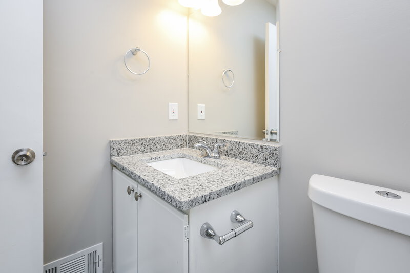 2,620/Mo, 5580 Mallard Trail Lithonia, GA 30058 Main Bathroom View